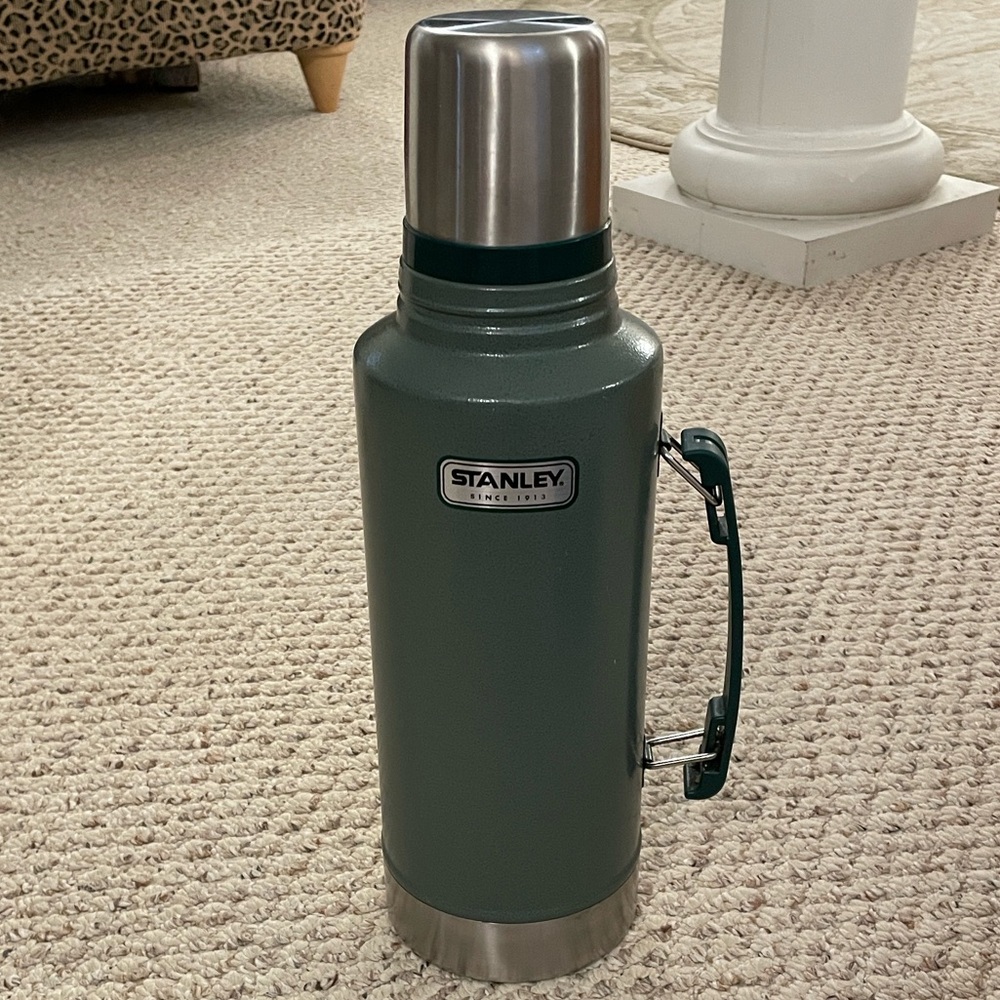 Stanley Half Gallon Thermos Green 64 ounces - Picture 11 of 12